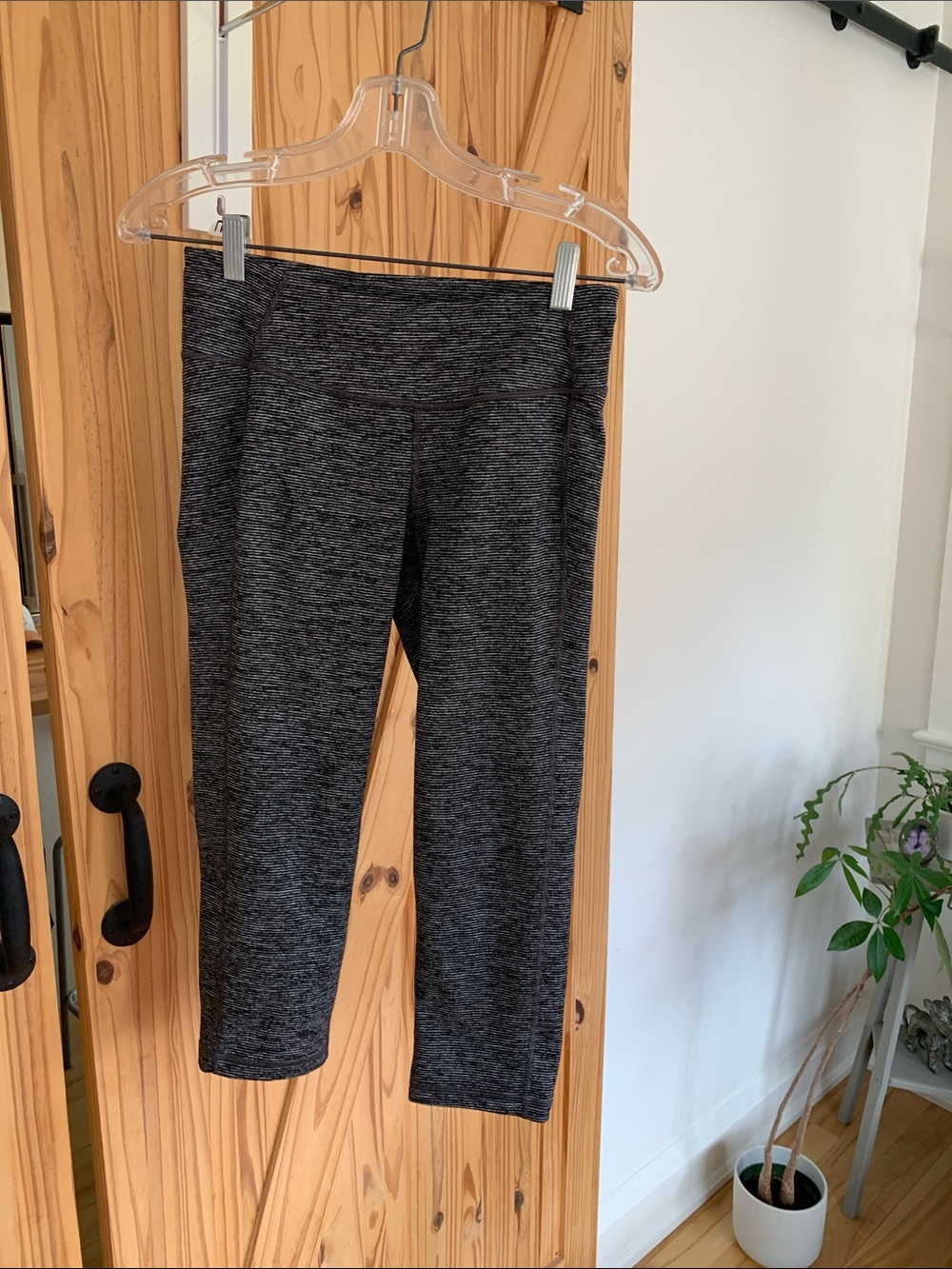 Old Navy Active Heathered Black & Gray Leggings